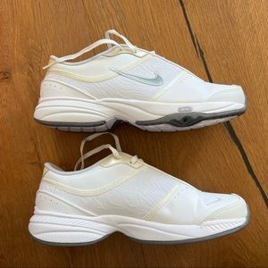 NWOB Nike Women’s Air Miler Sneakers